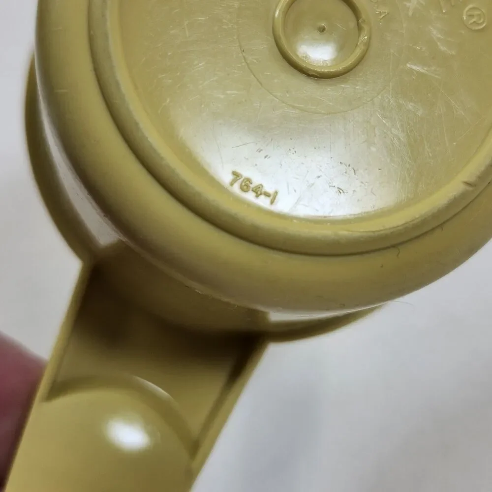 Tupperware Measuring Cups Set of 4 Yellow Vintage 761-1 762-1 763-1 764-1 Lot
